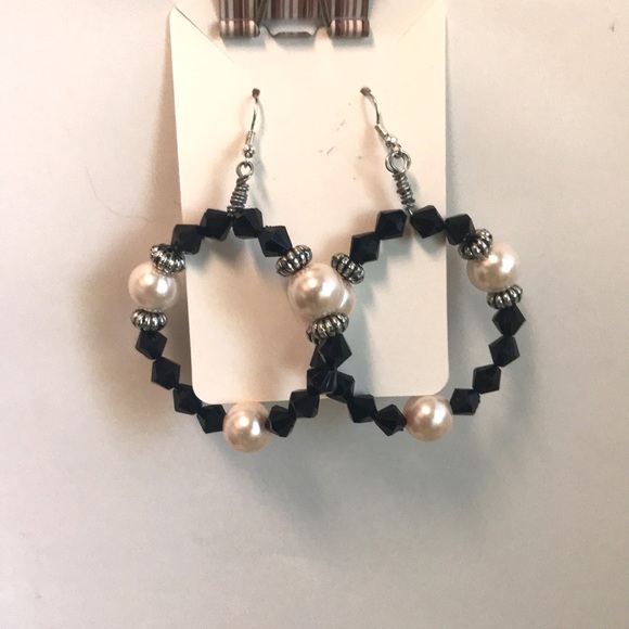 Handmade Ladies Pretty Black and White Beaded Fashion Earrings. - Picture 3 of 3